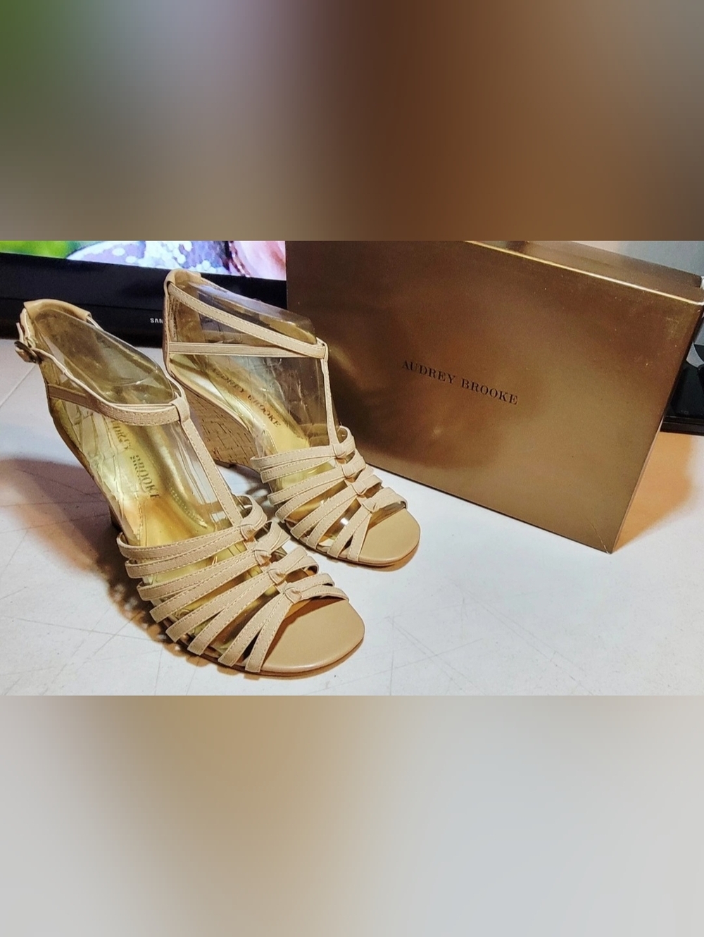 Women's 8.5 Audrey Brooke Tan Wedge Sandals | T Strap | Corky Style Wedge Heel